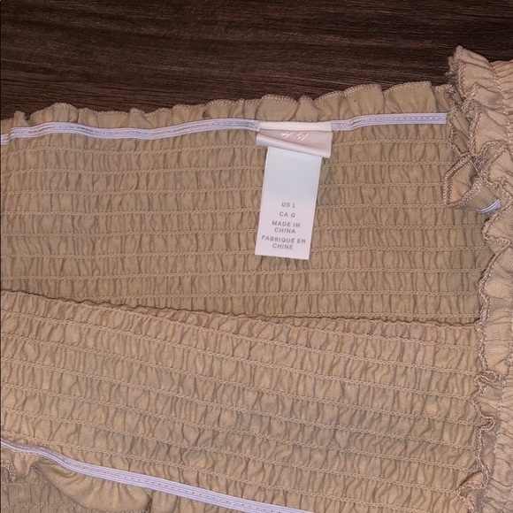 •NWOT• Off the Shoulder Stretchy Crop Top - Picture 2 of 5